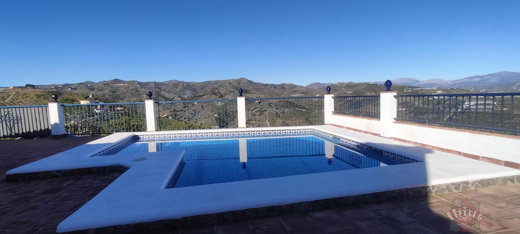Alquiler de chalet en Iznate