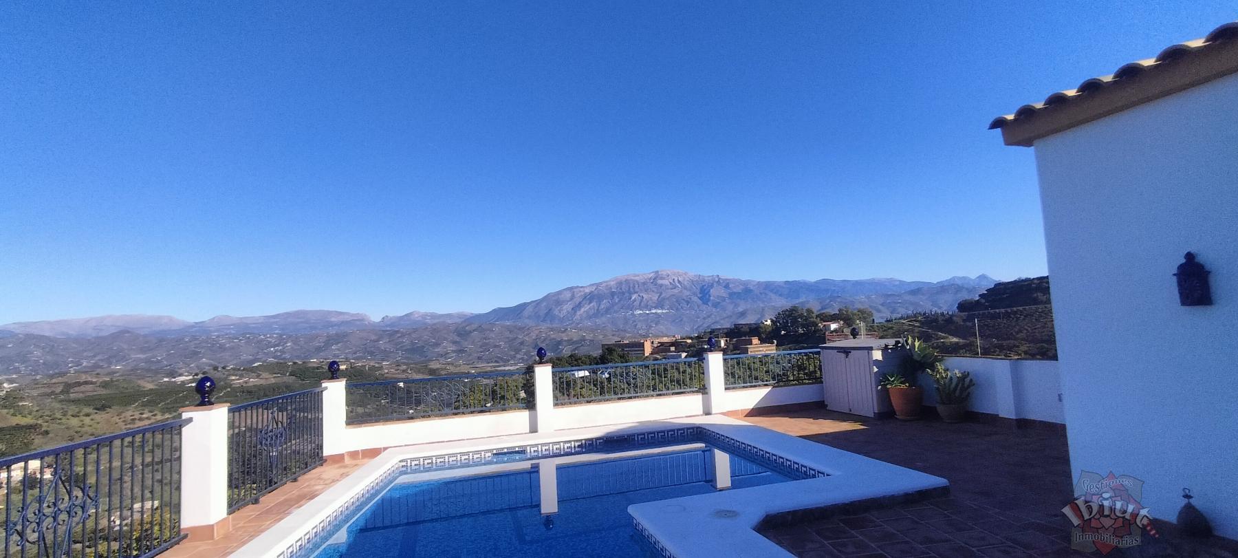 Alquiler de chalet en Iznate