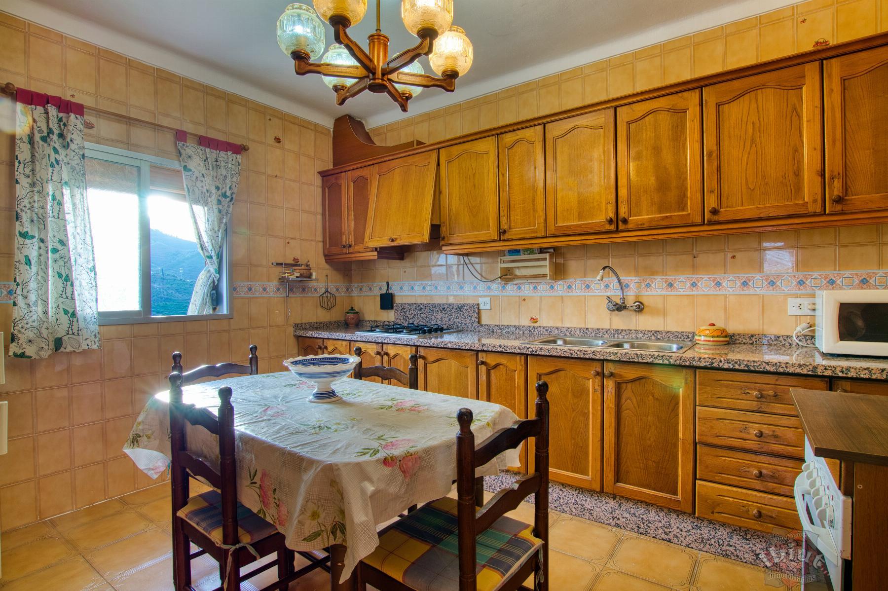 Venta de casa en Benamargosa