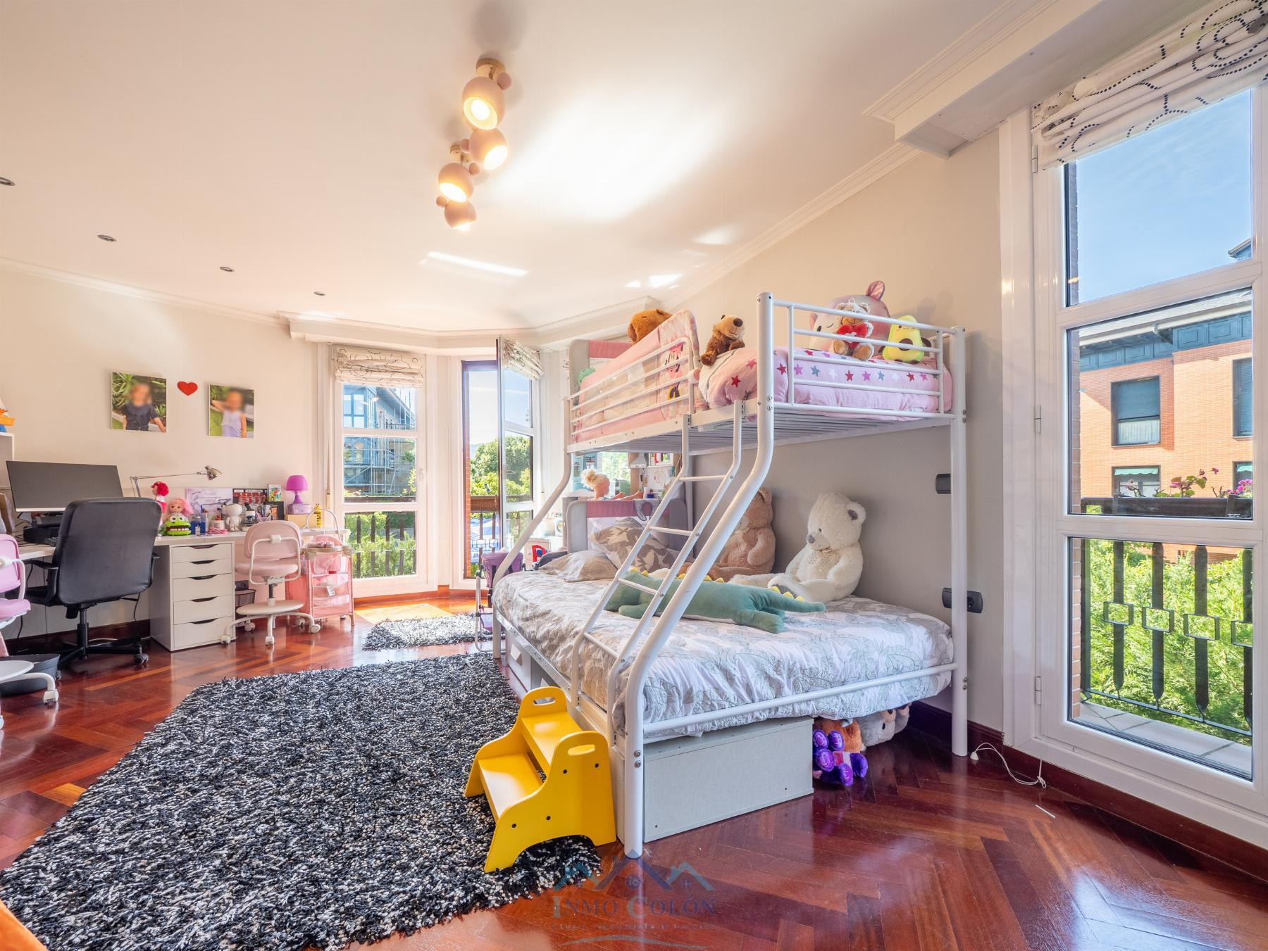 For sale of duplex in Irun