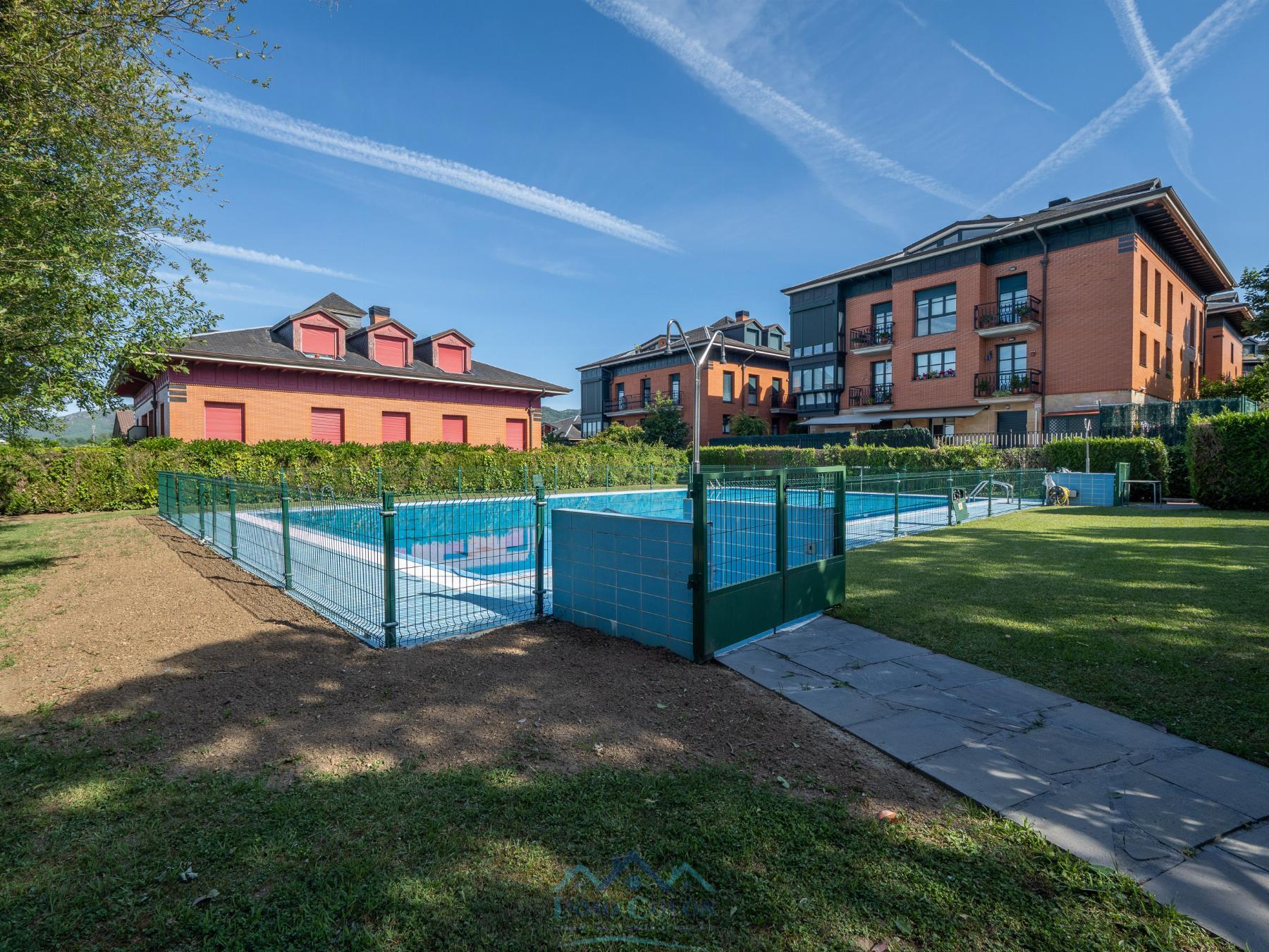 For sale of duplex in Irun