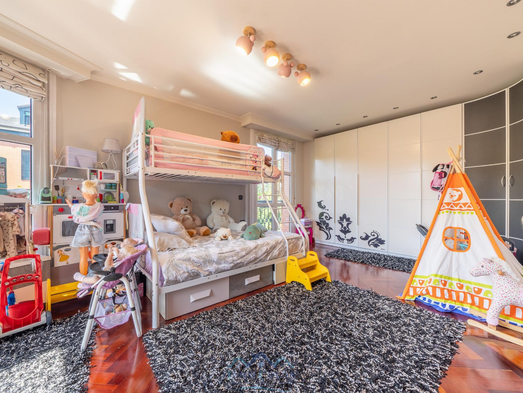 For sale of duplex in Irun