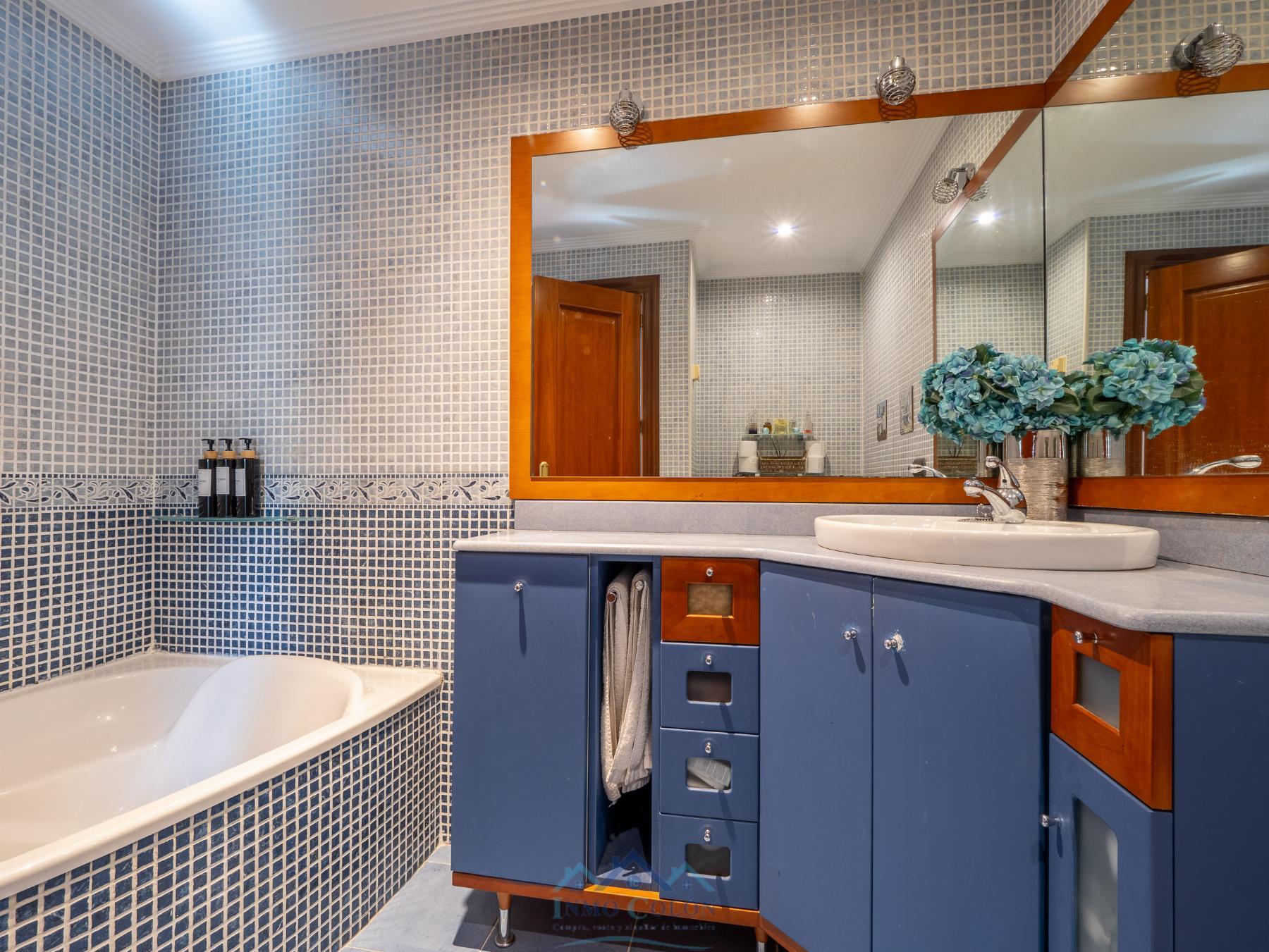 For sale of duplex in Irun