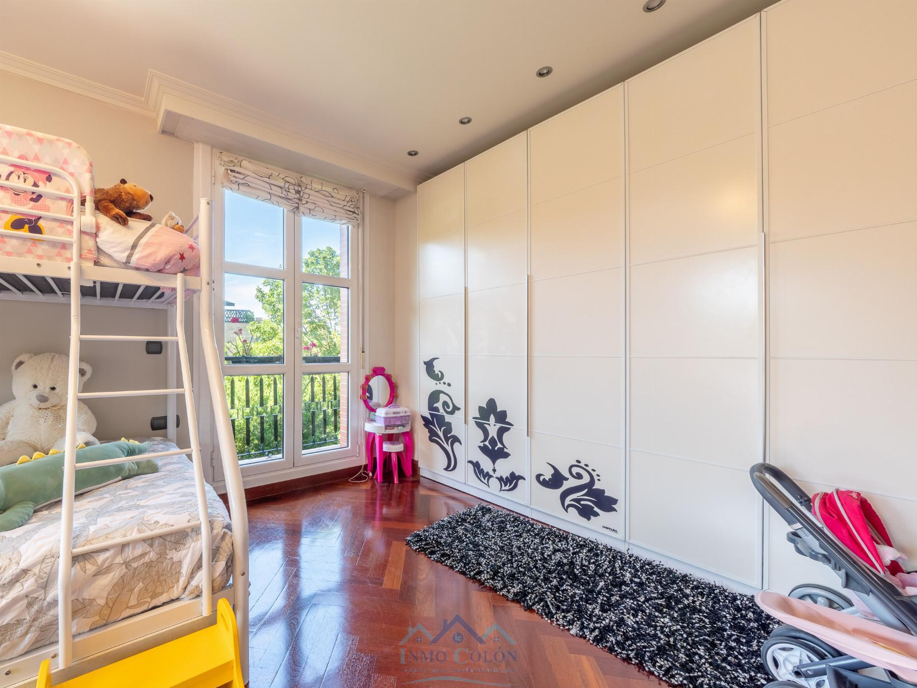 For sale of duplex in Irun