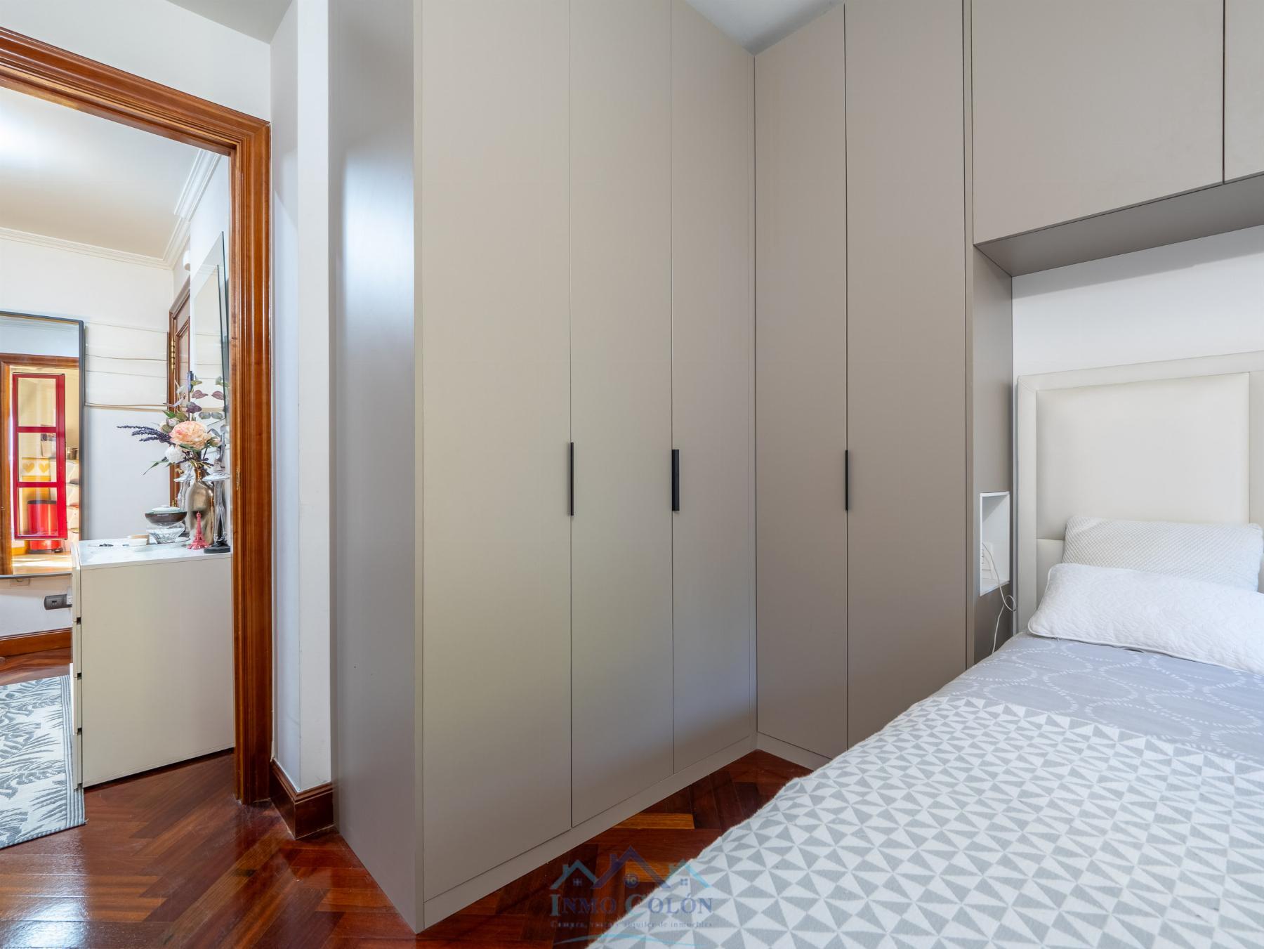 For sale of duplex in Irun