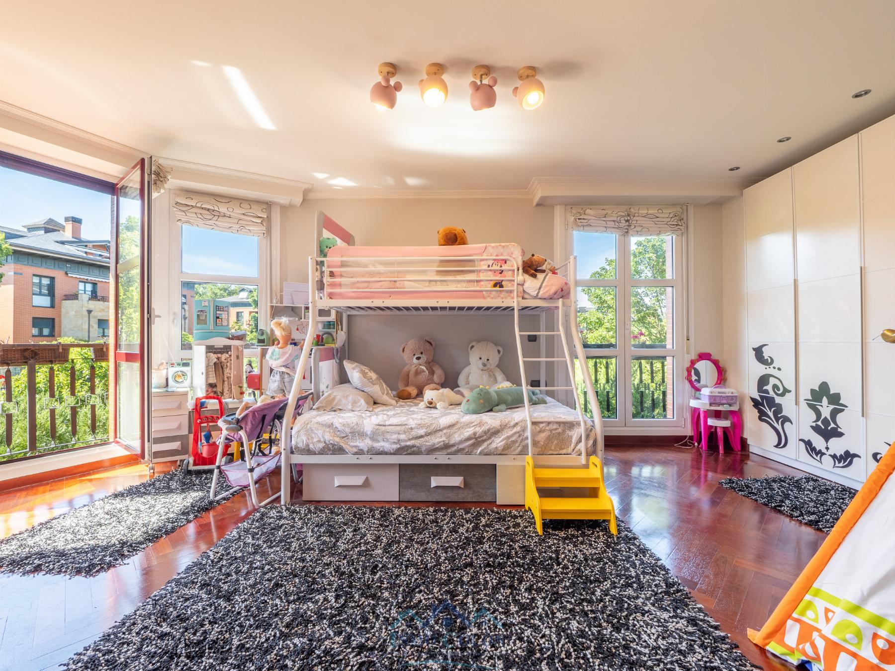 For sale of duplex in Irun