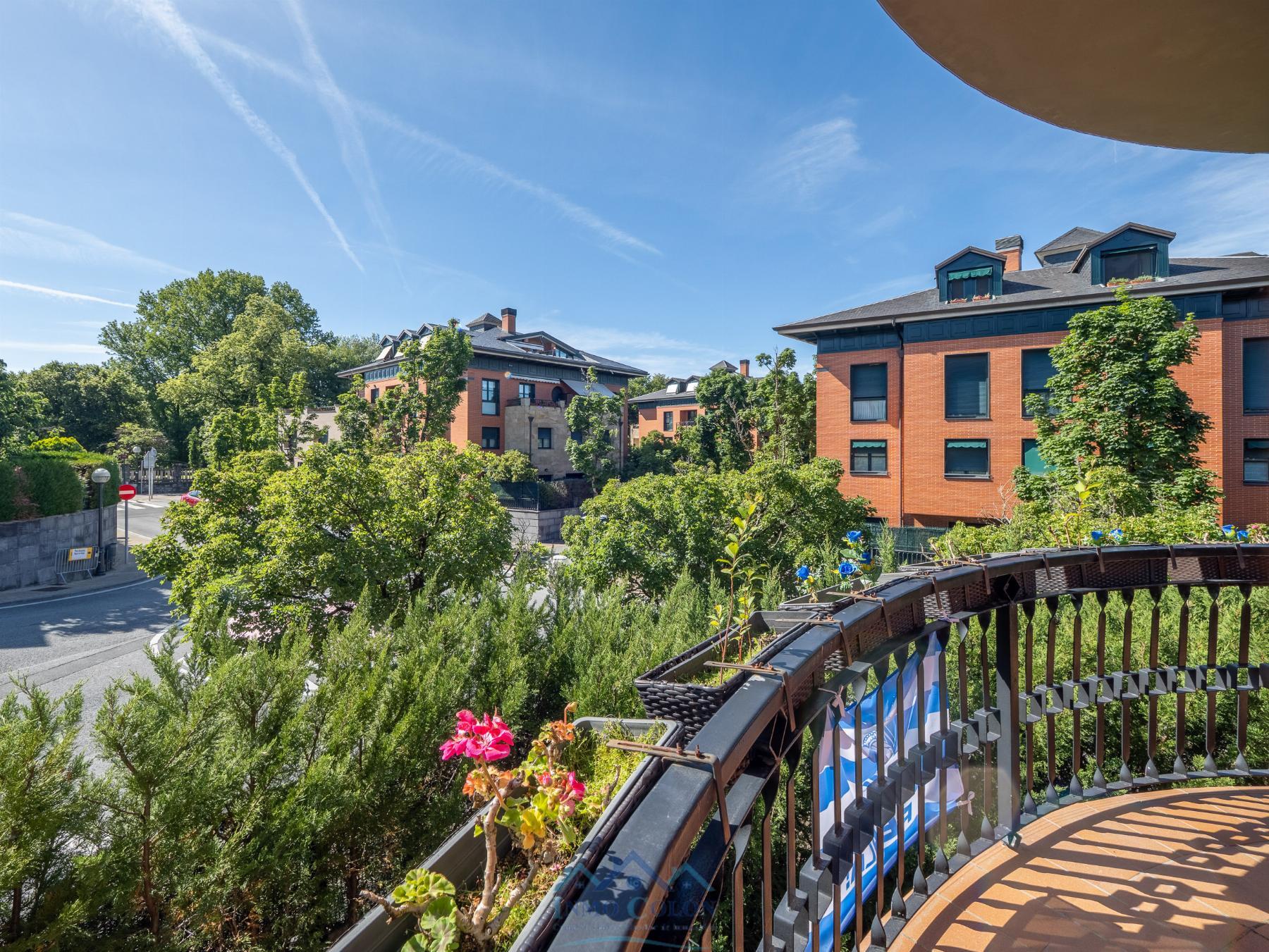For sale of duplex in Irun