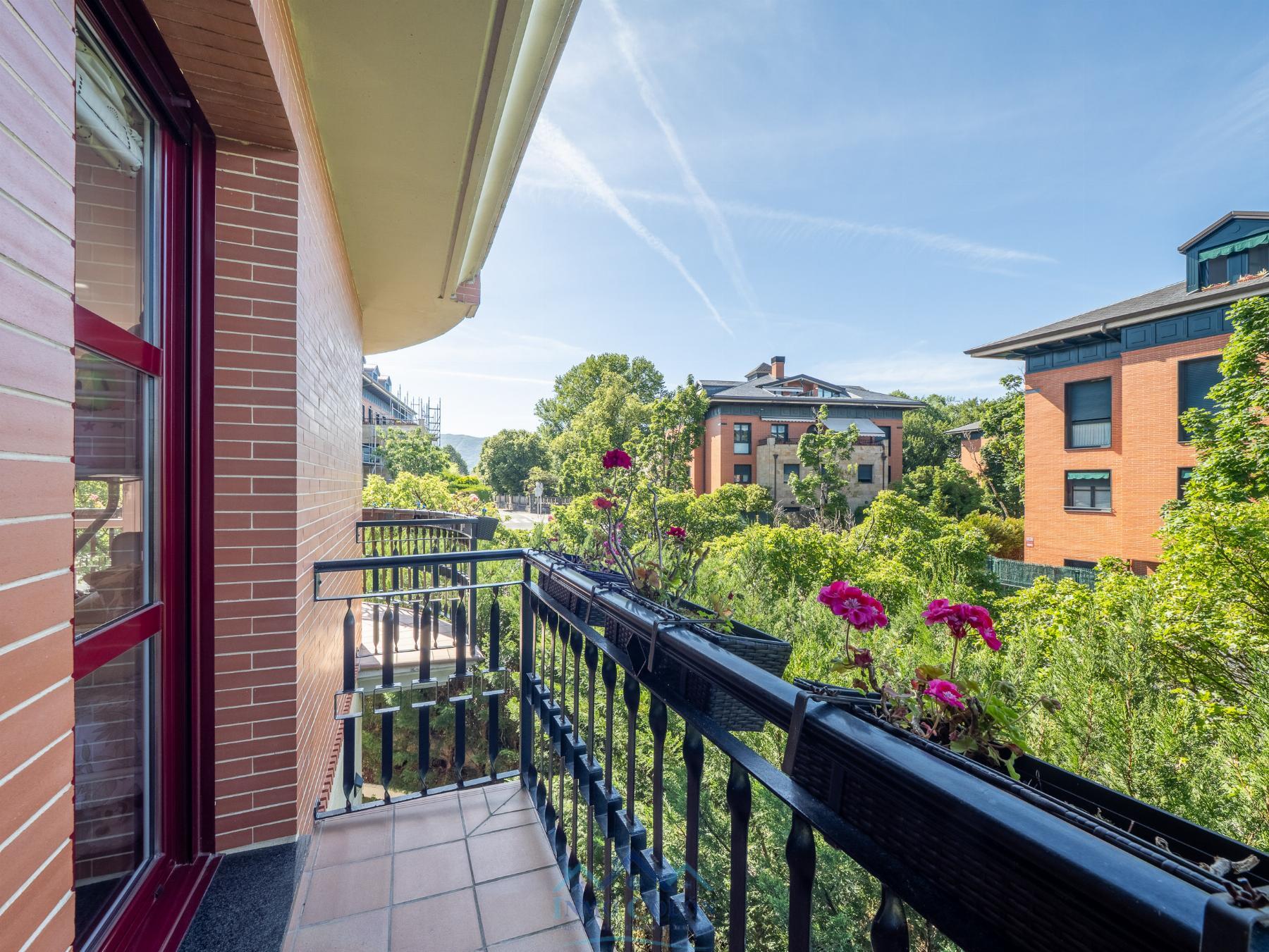 For sale of duplex in Irun
