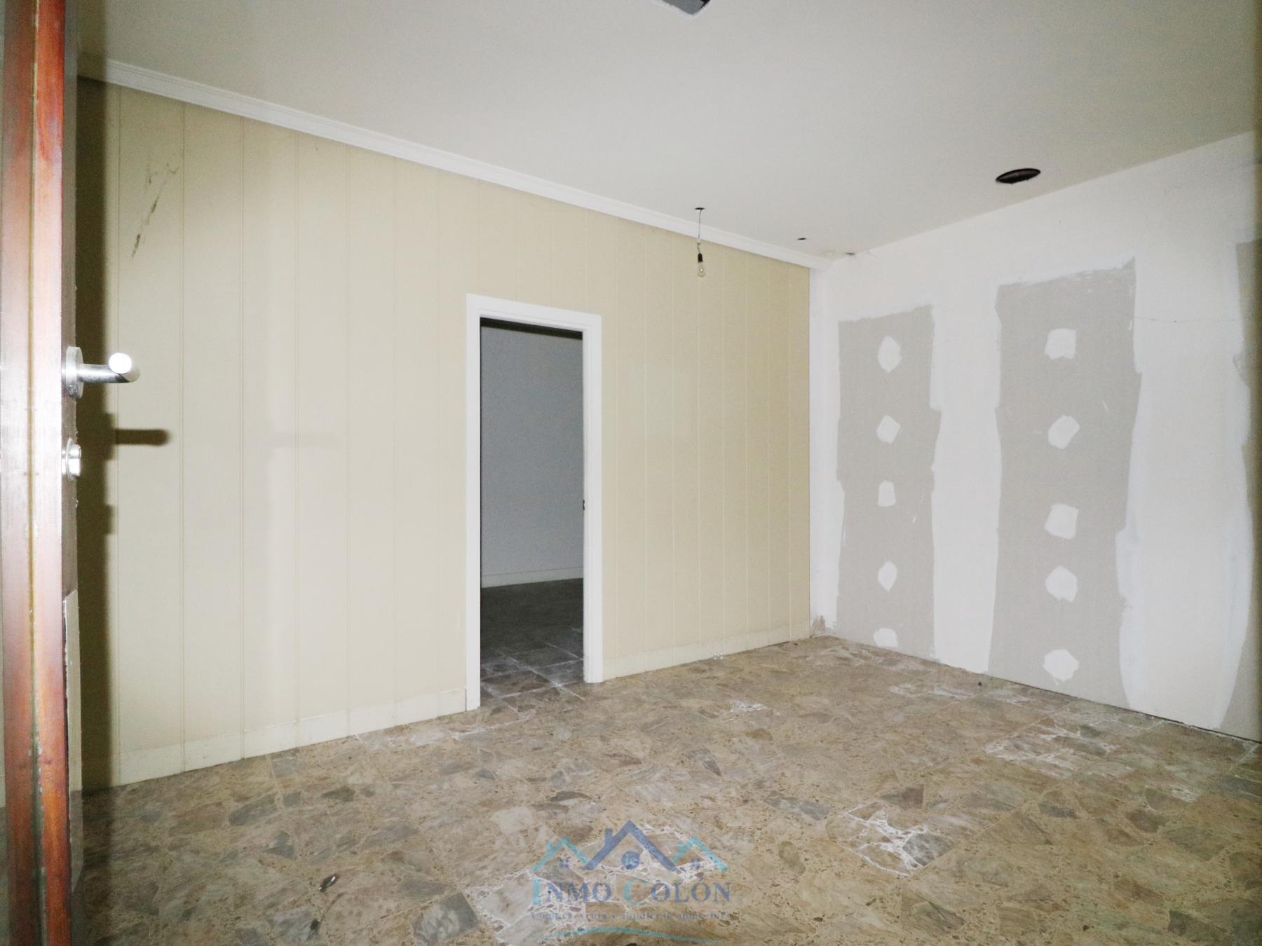 For sale of commercial in Irun