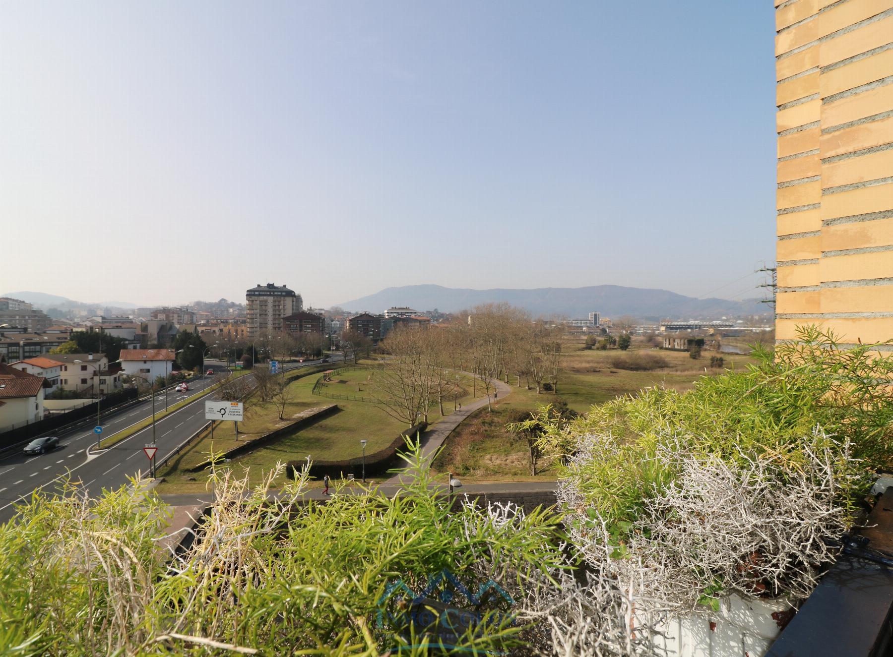 For sale of duplex in Irun