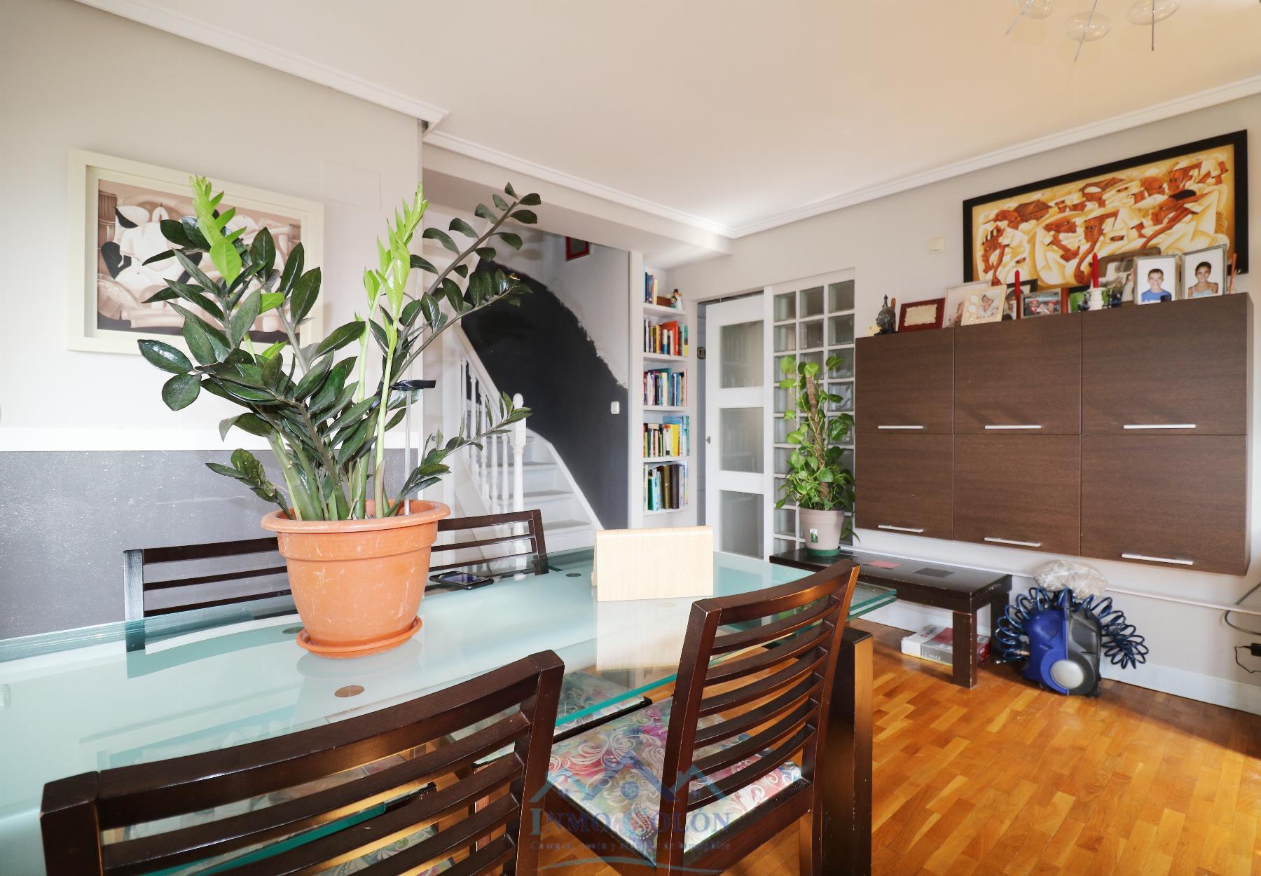 For sale of duplex in Irun
