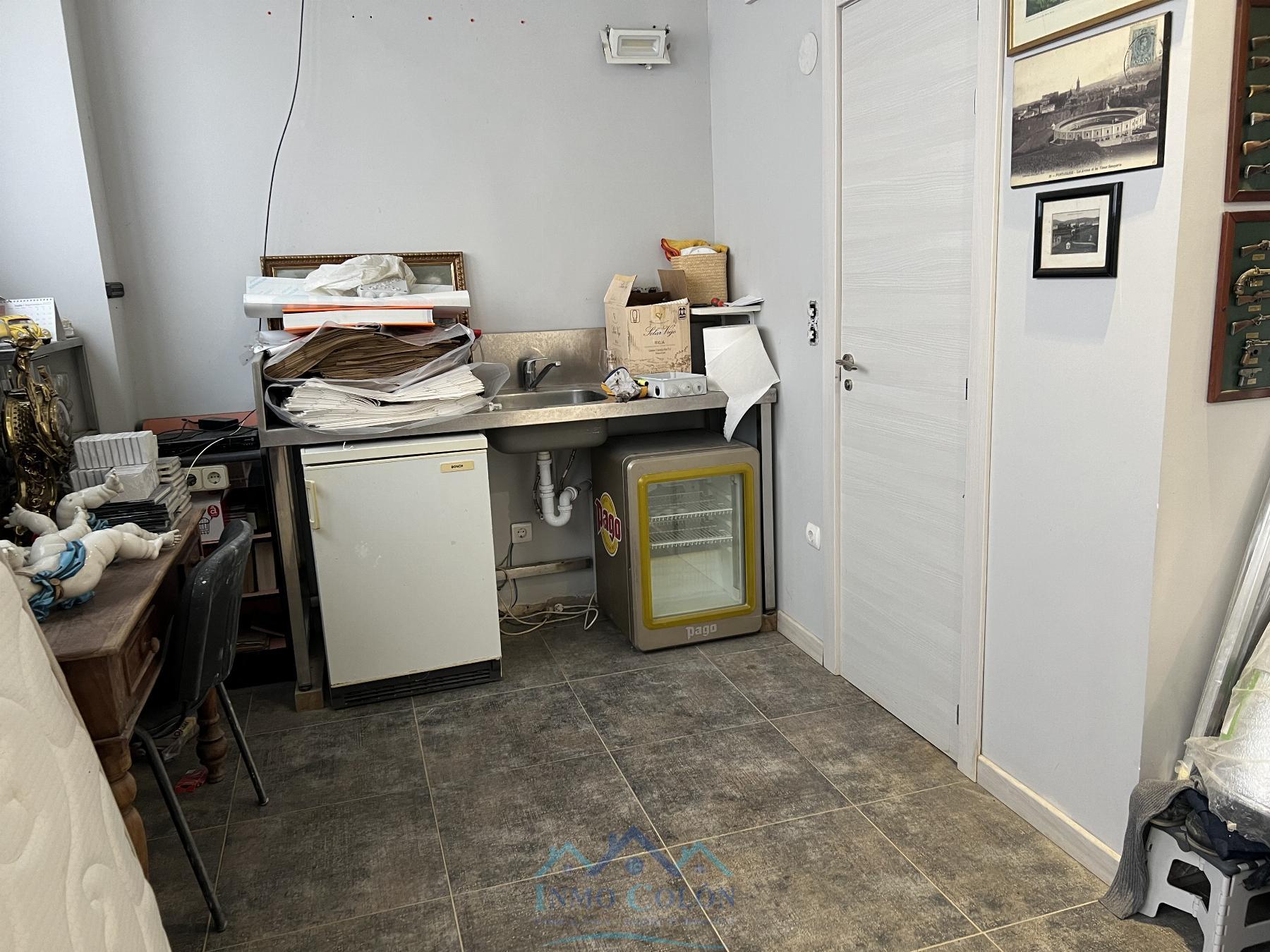 For sale of commercial in Irun