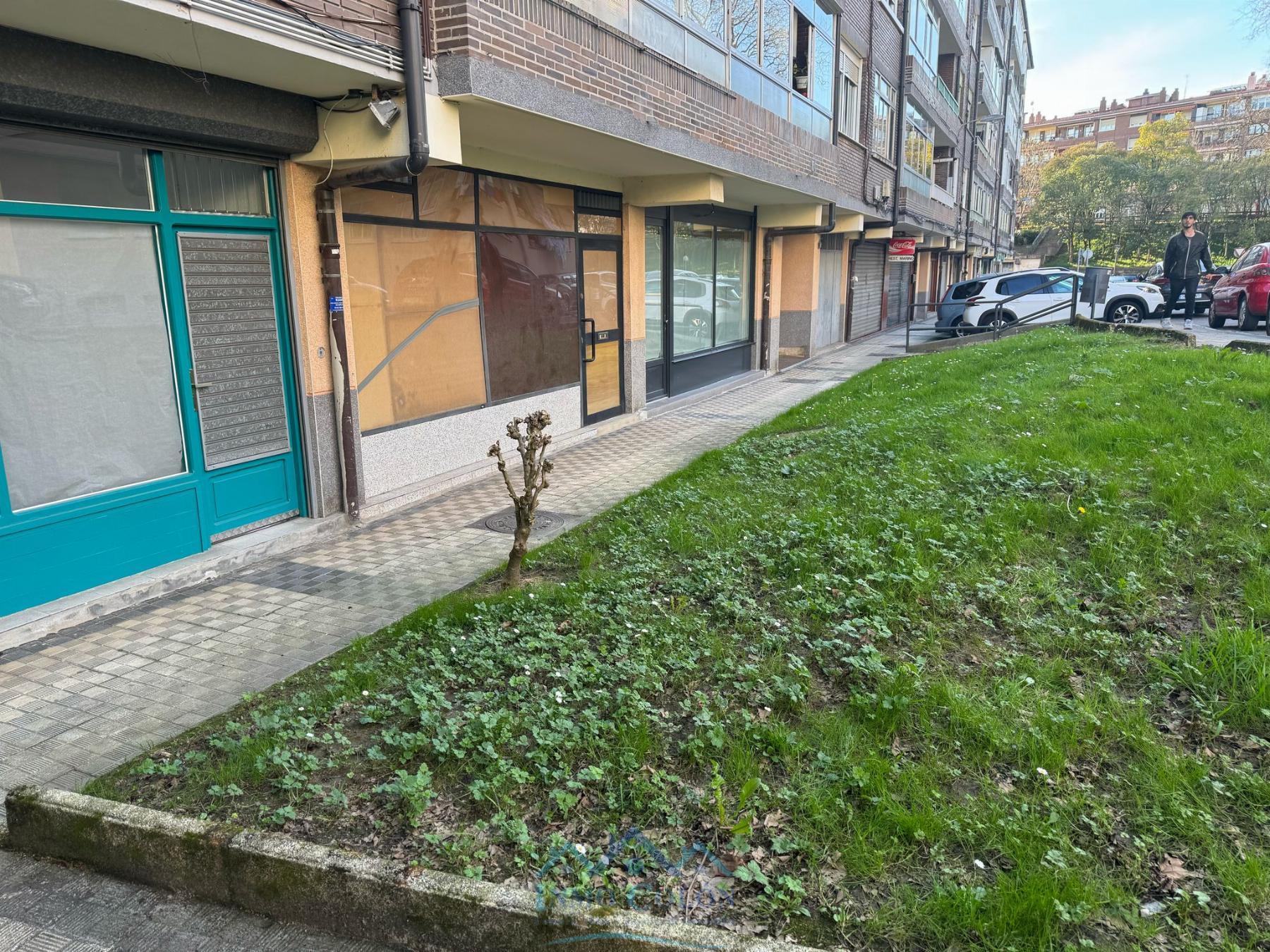 For sale of commercial in Irun