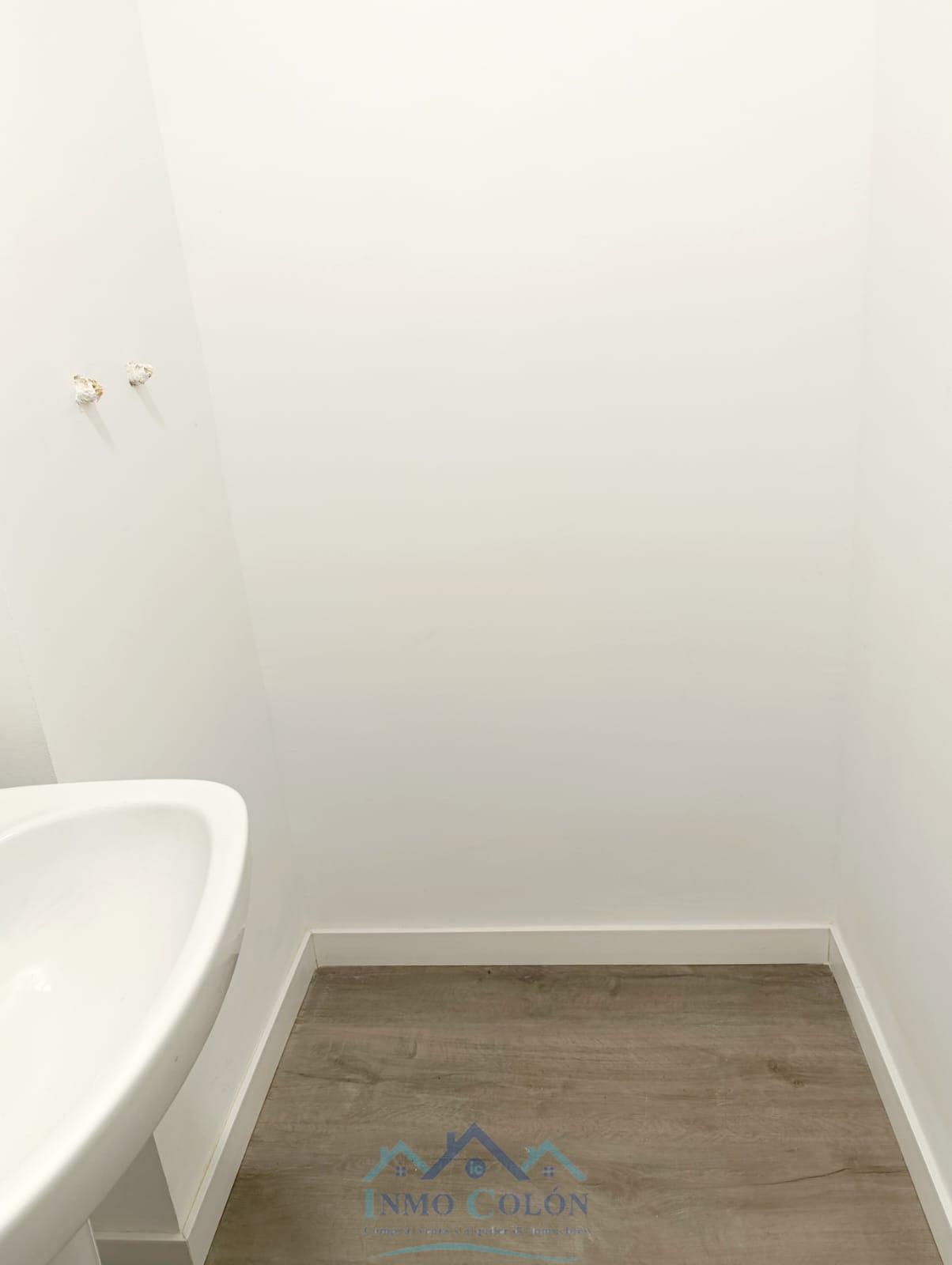 For sale of commercial in Irun