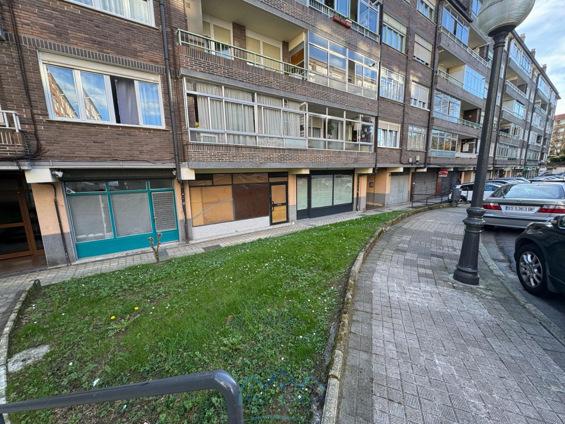 For sale of commercial in Irun