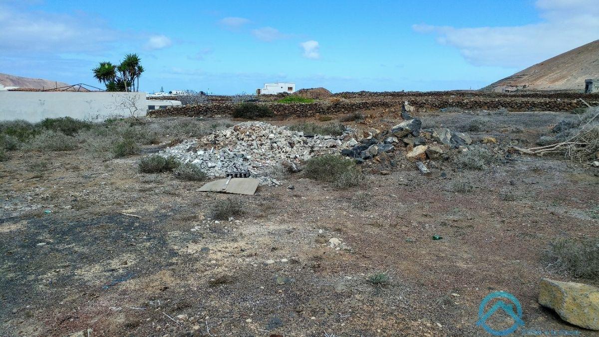 For sale of land in Tinajo