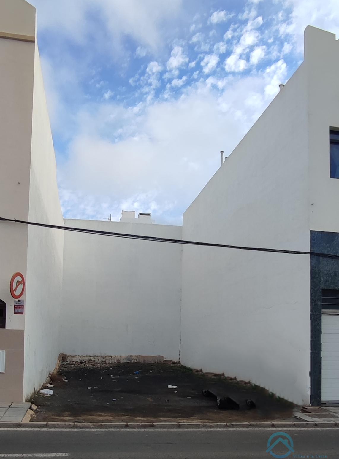 Продажа от

 Земельные участки на Arrecife