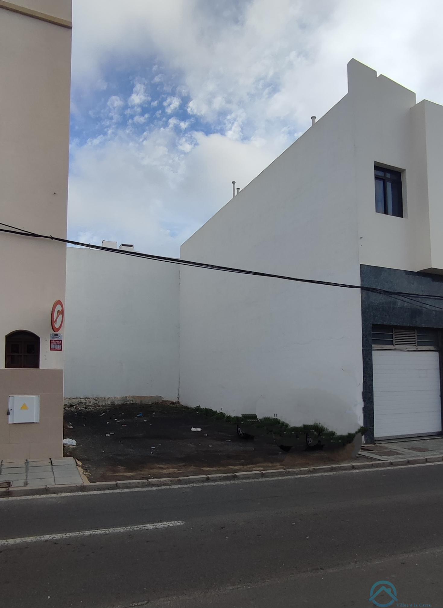 Продажа от

 Земельные участки на Arrecife