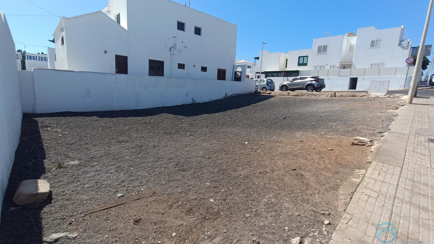 For sale of land in San Bartolome