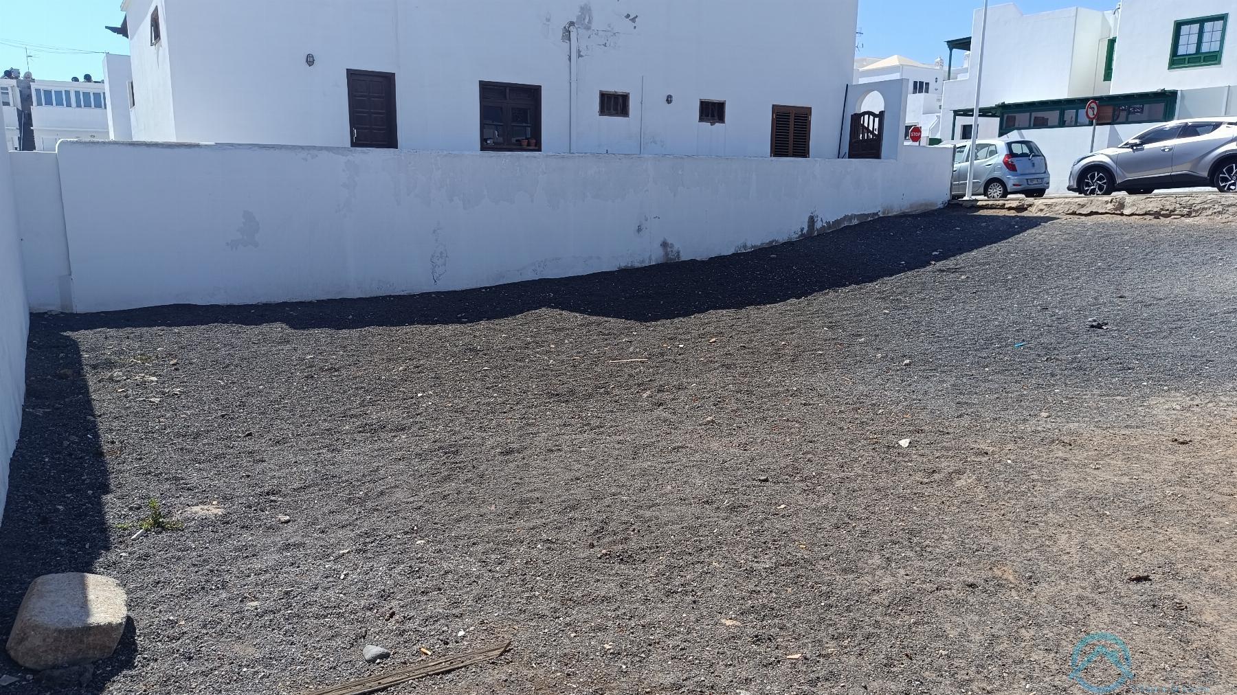 For sale of land in San Bartolome
