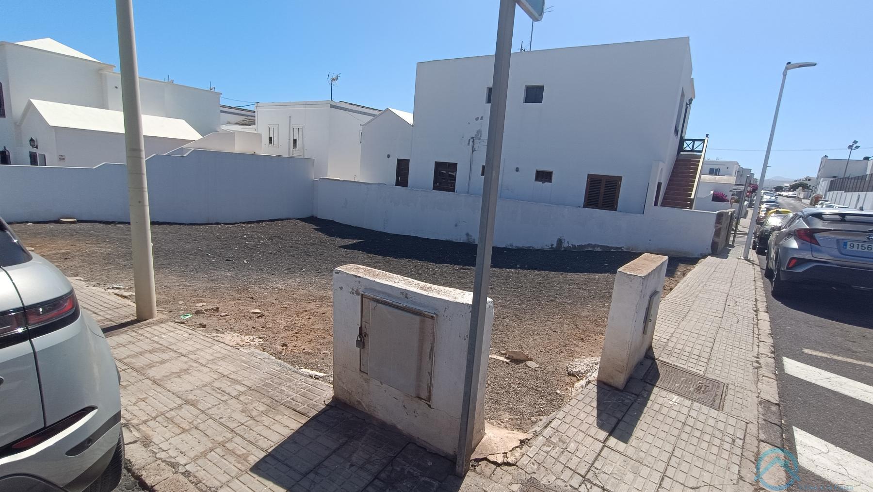 For sale of land in San Bartolome