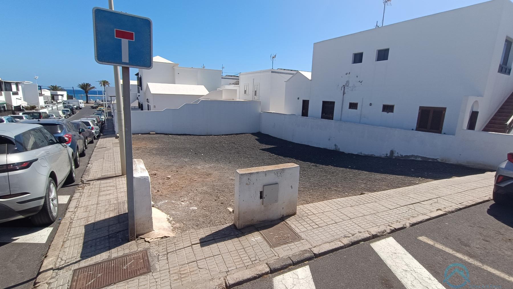 For sale of land in San Bartolome