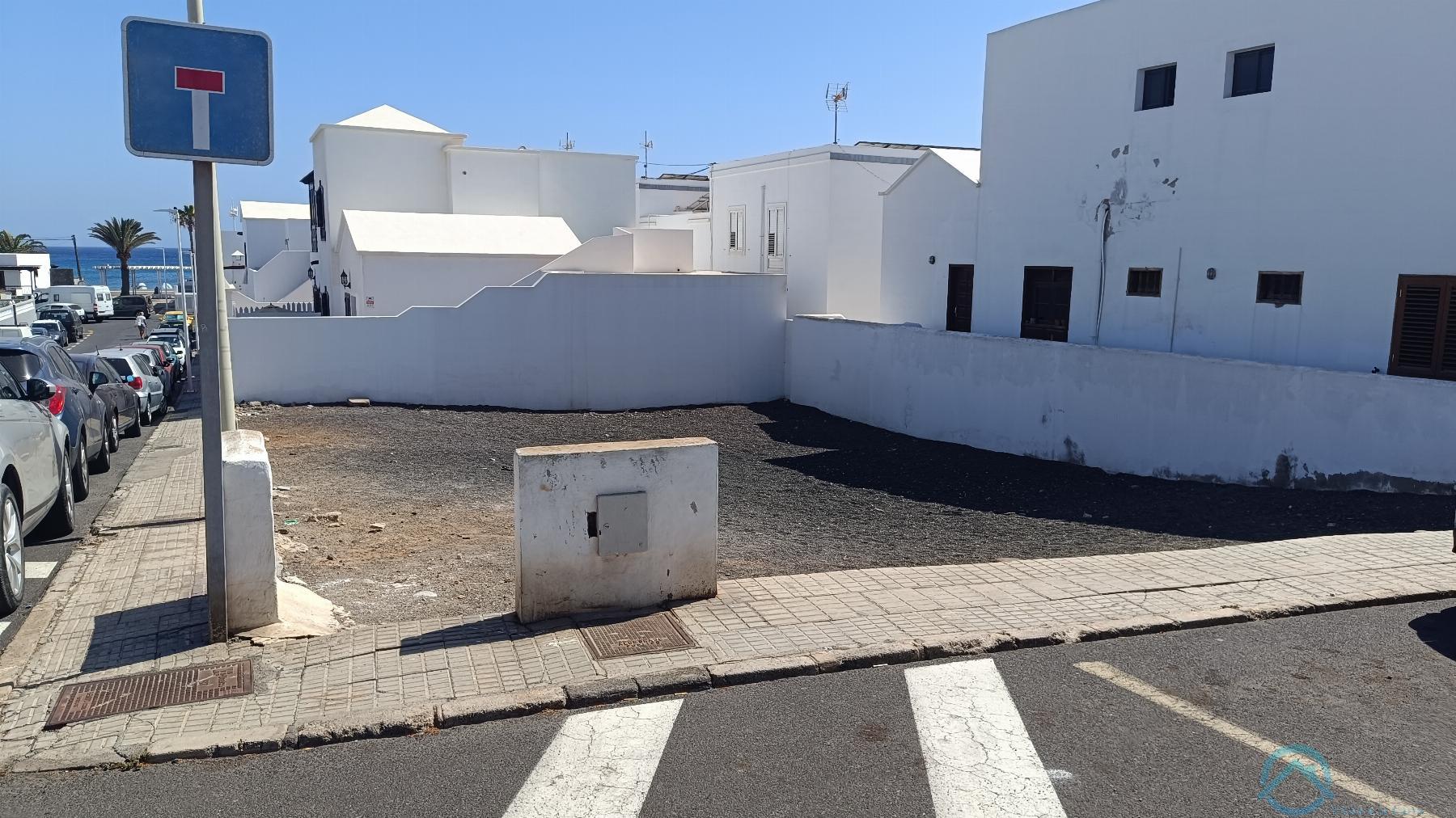 For sale of land in San Bartolome