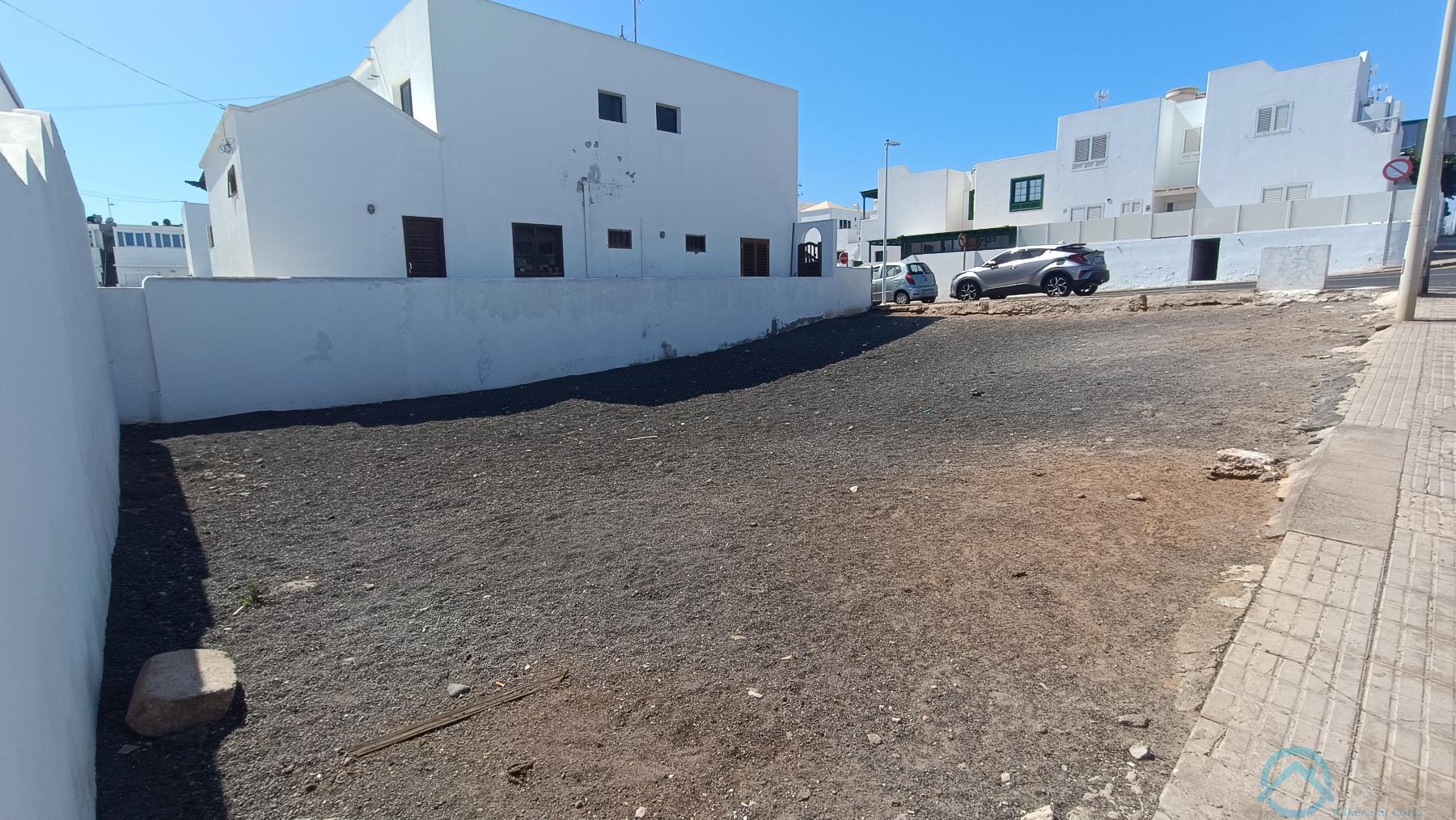 For sale of land in San Bartolome