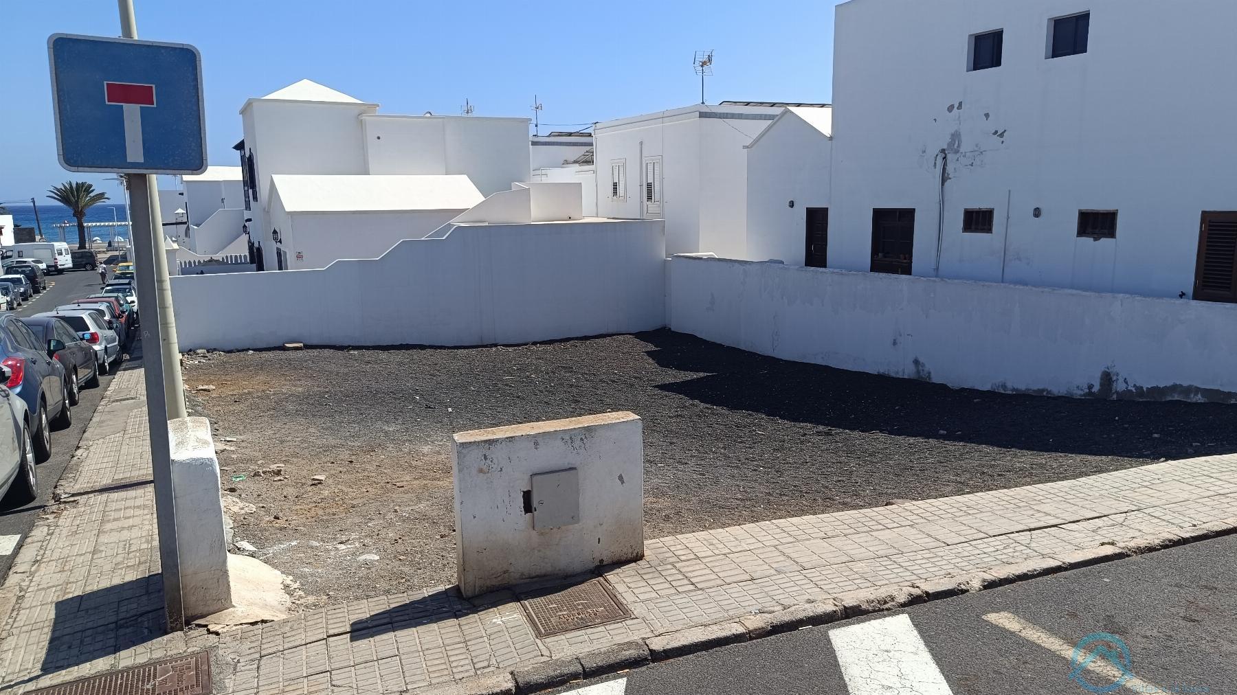 For sale of land in San Bartolome