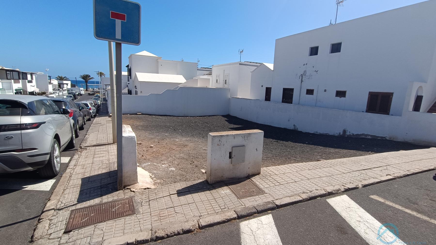 For sale of land in San Bartolome