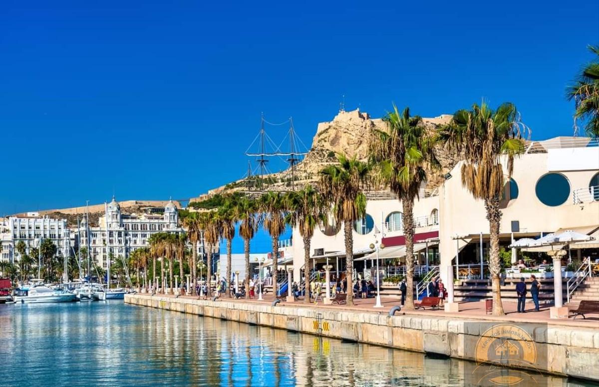 For sale of apartment in Alicante