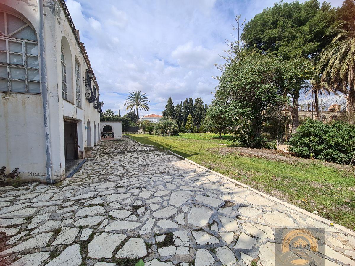 For sale of villa in Alicante