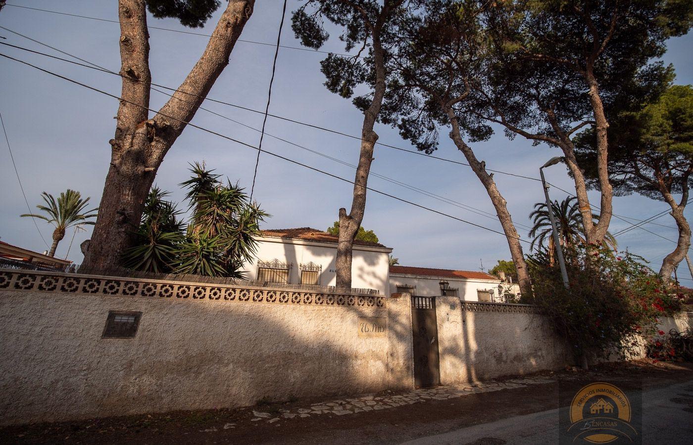 For sale of villa in Alicante