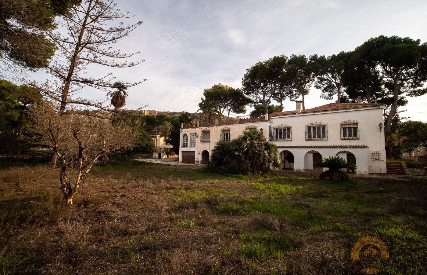 For sale of villa in Alicante