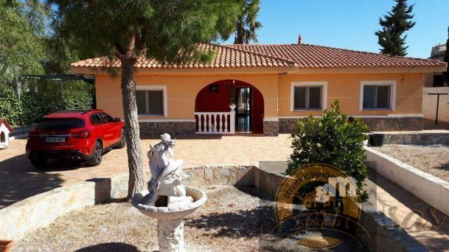 For sale of chalet in Alicante