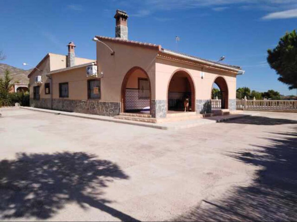 For sale of chalet in Albatera