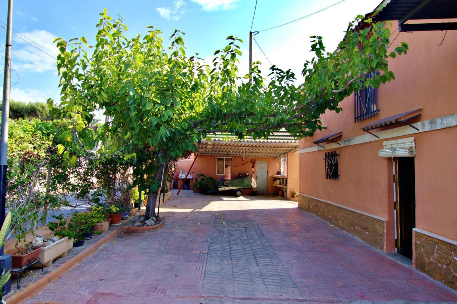 For sale of chalet in Elche-Elx