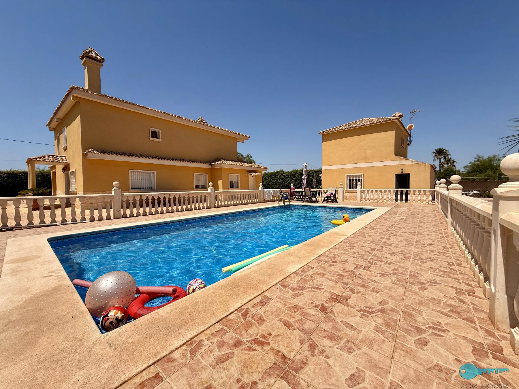 Zu verkaufen von chalet in
 Elche-Elx