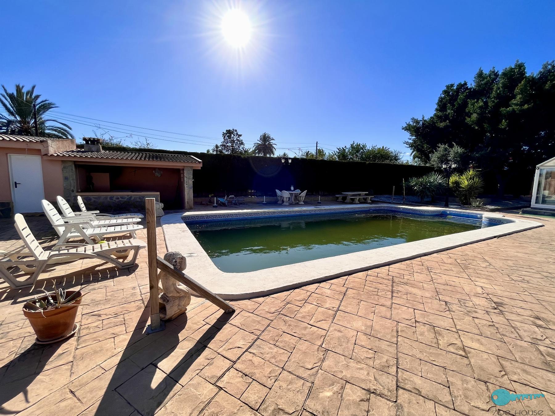 Swimming pool