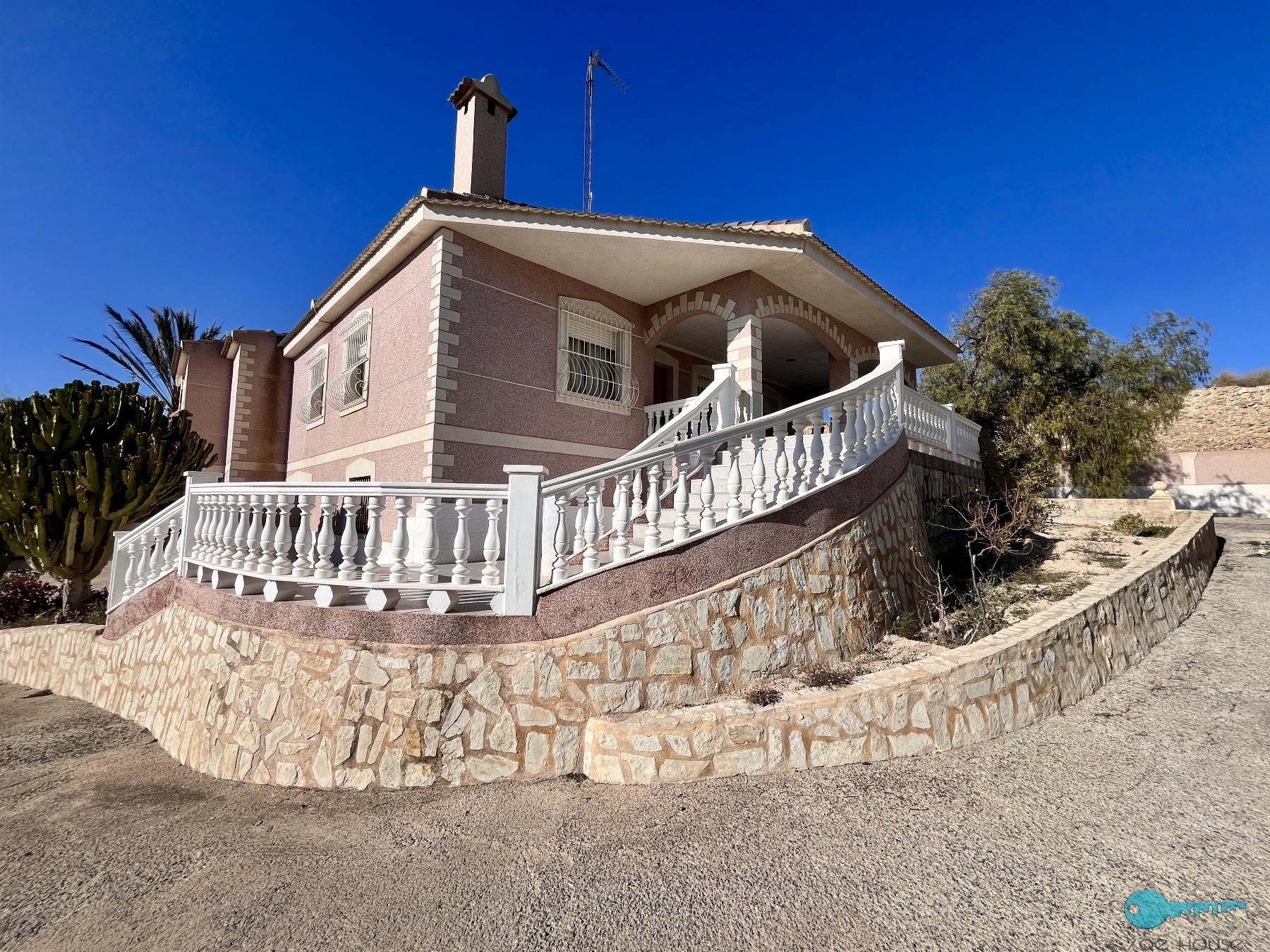 Zu verkaufen von chalet in
 Aspe