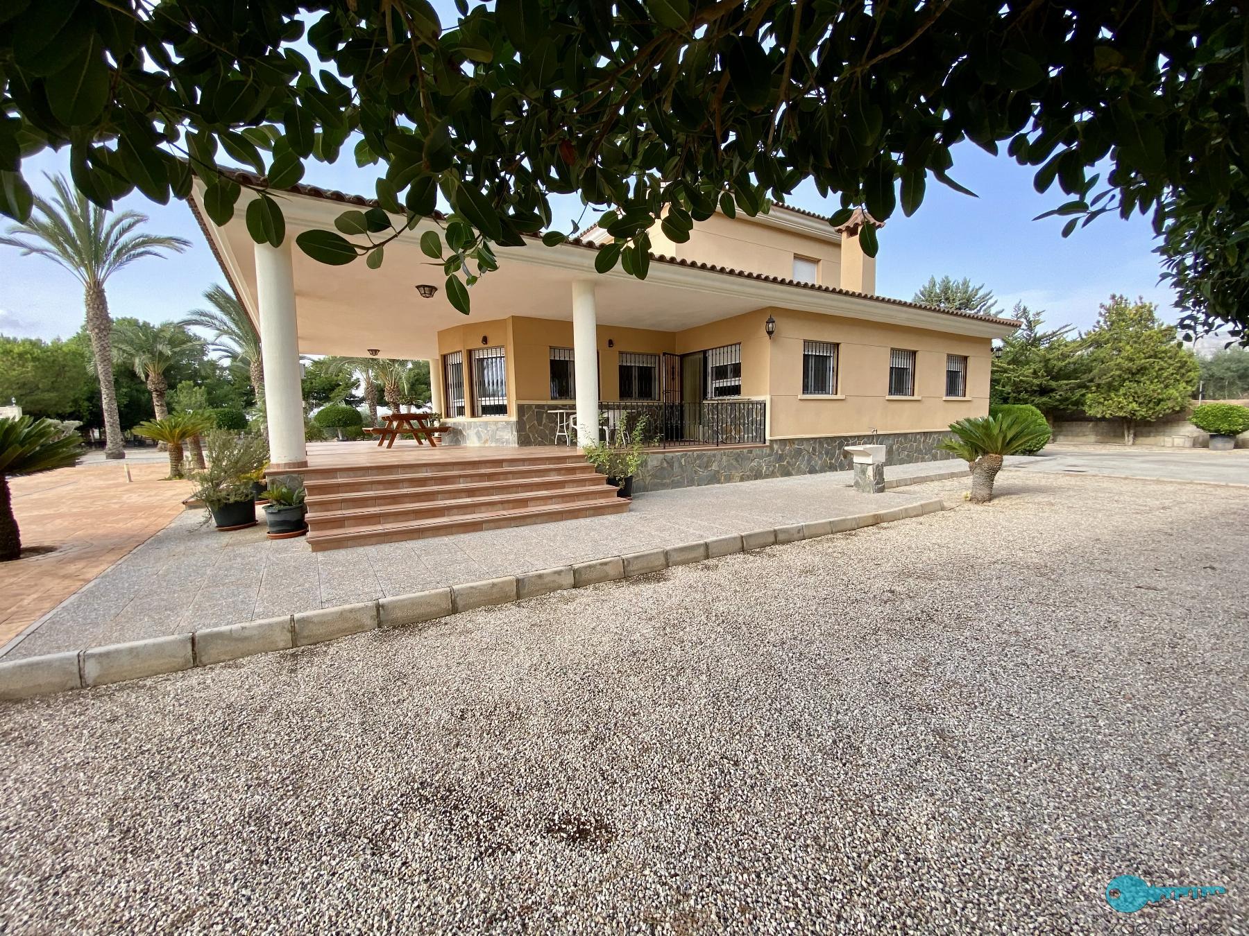 For sale of chalet in Crevillent