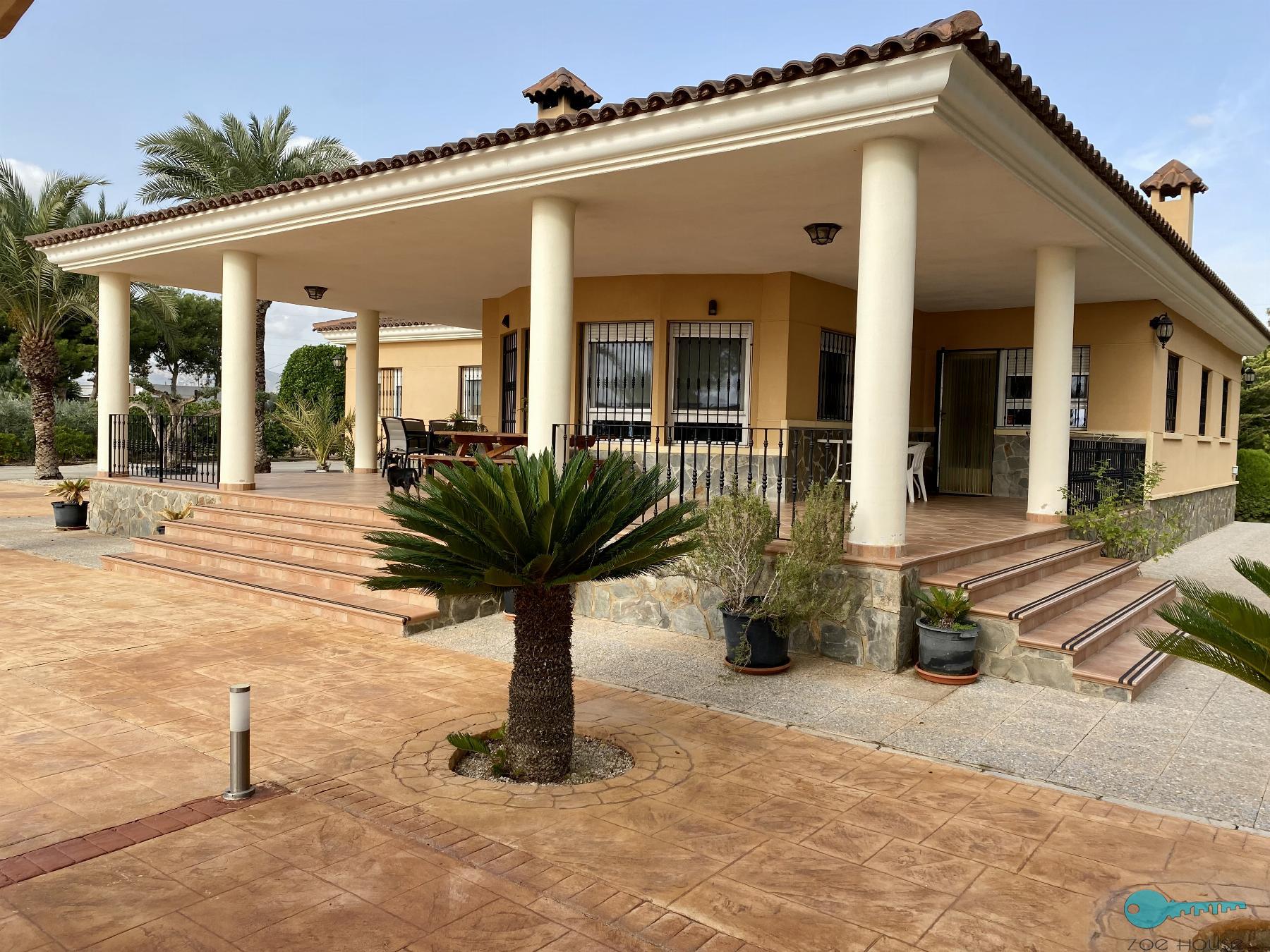 For sale of chalet in Crevillent
