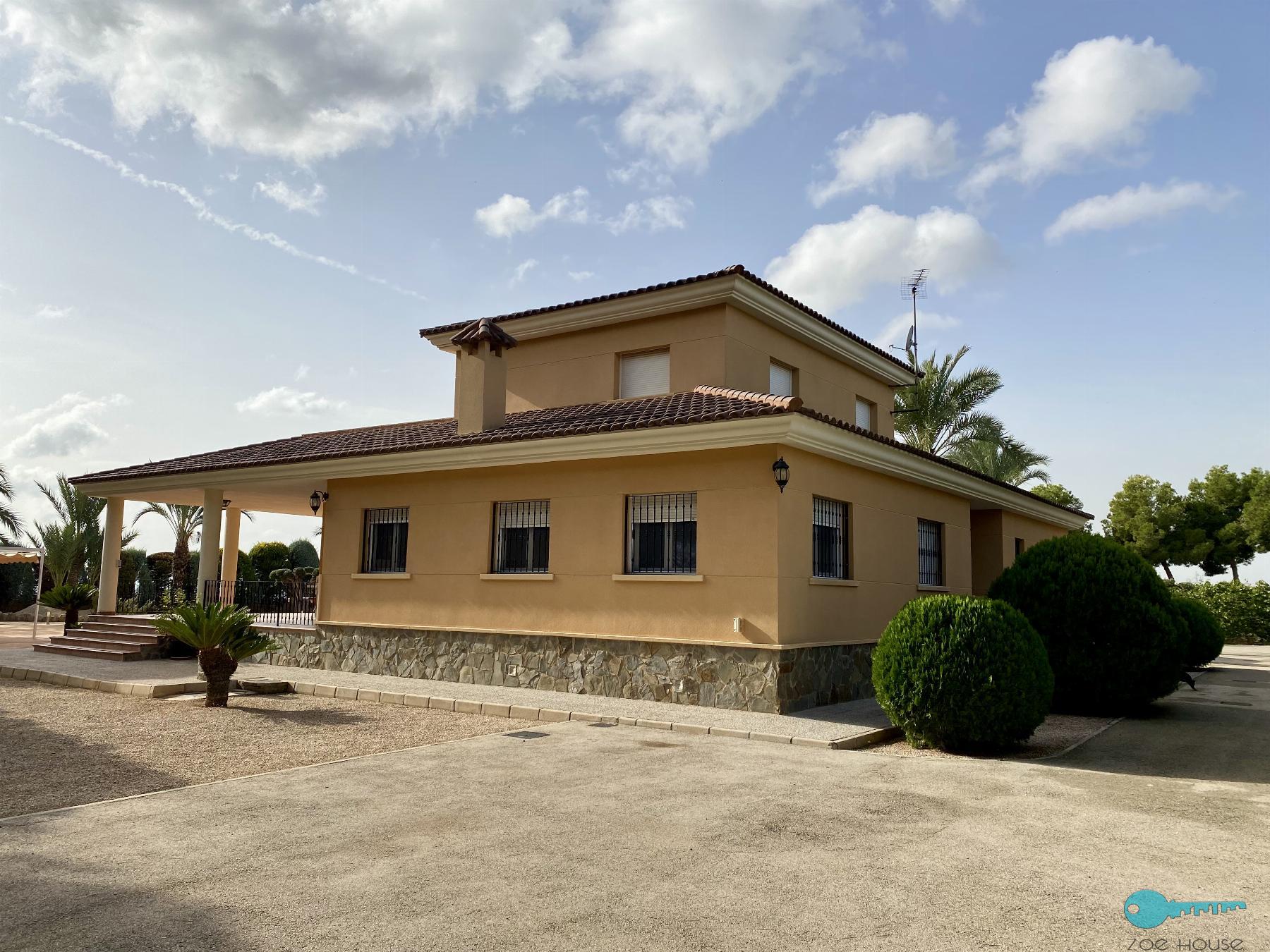 For sale of chalet in Crevillent