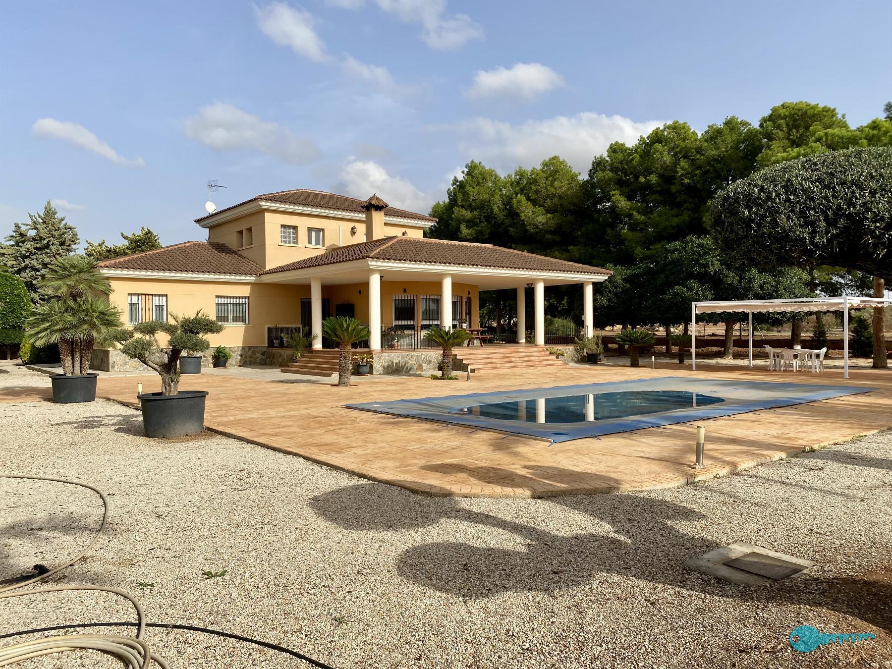 For sale of chalet in Crevillent