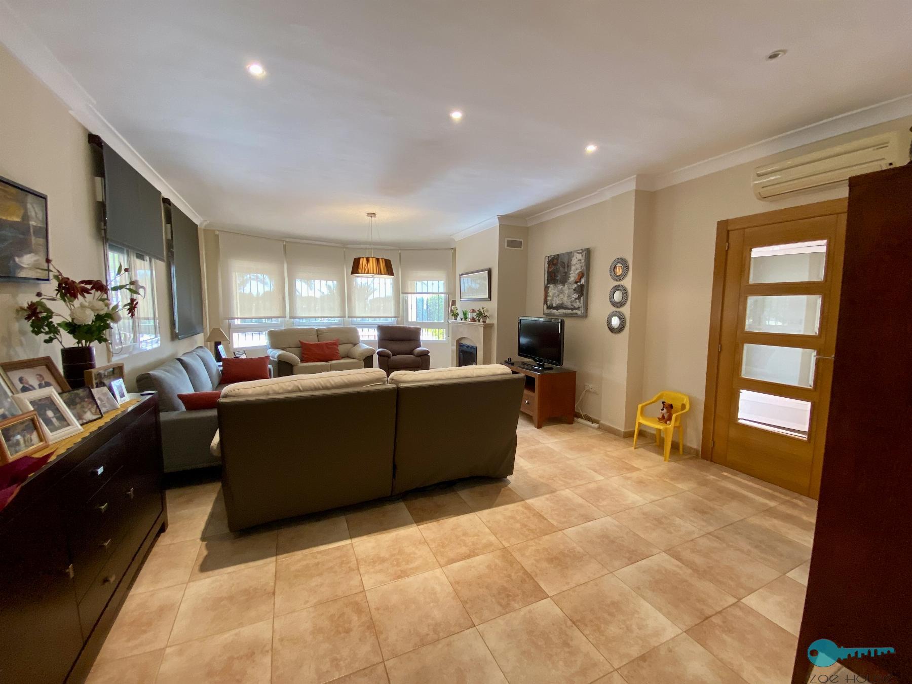 For sale of chalet in Crevillent