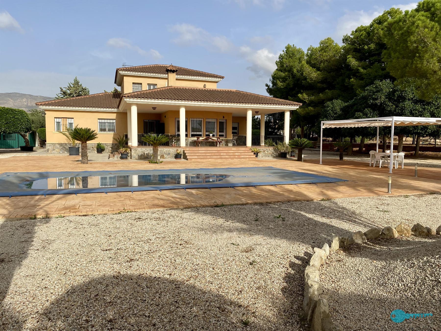For sale of chalet in Crevillent