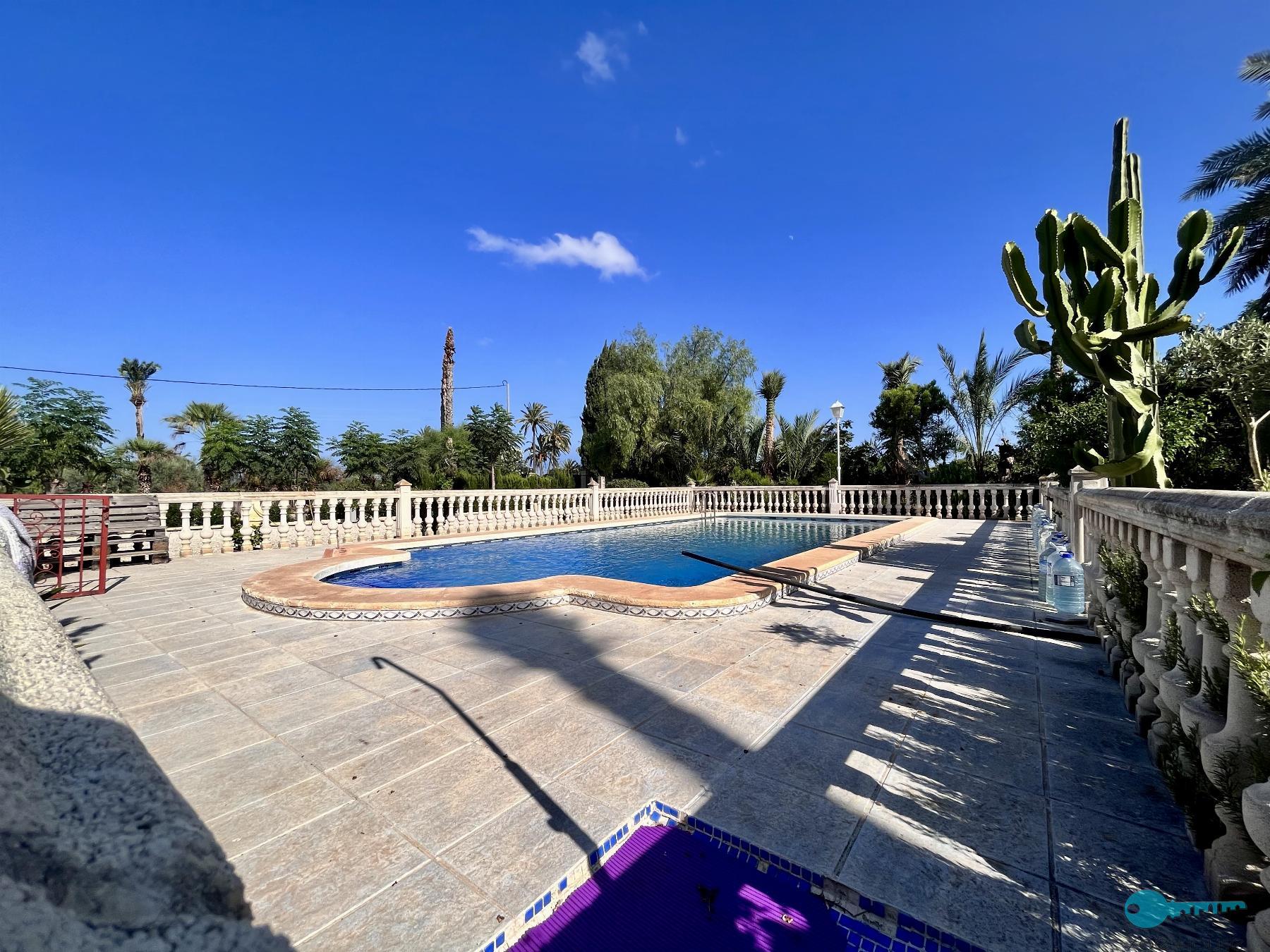Swimming pool
