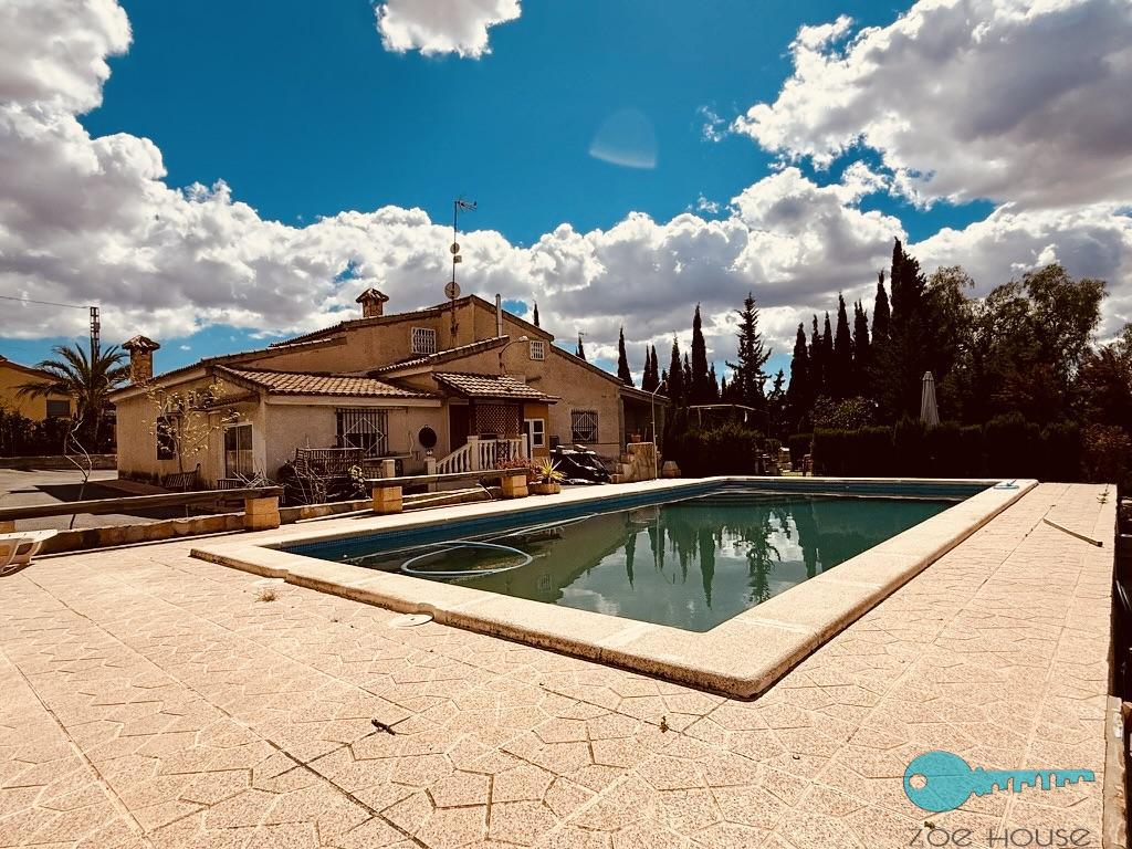 Zu verkaufen von chalet in
 Elche-Elx