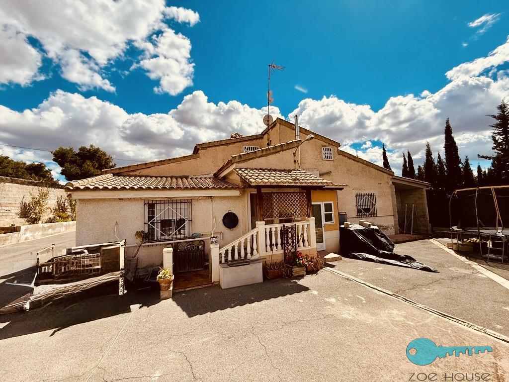 Zu verkaufen von chalet in
 Elche-Elx