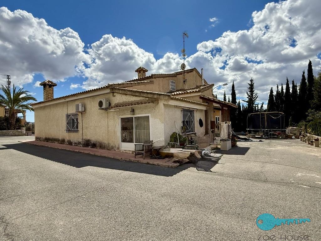 Zu verkaufen von chalet in
 Elche-Elx